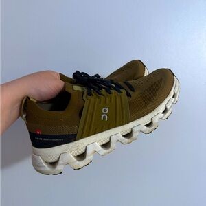 On Cloud X Running Shoes – Men’s Size 8 Olive Green